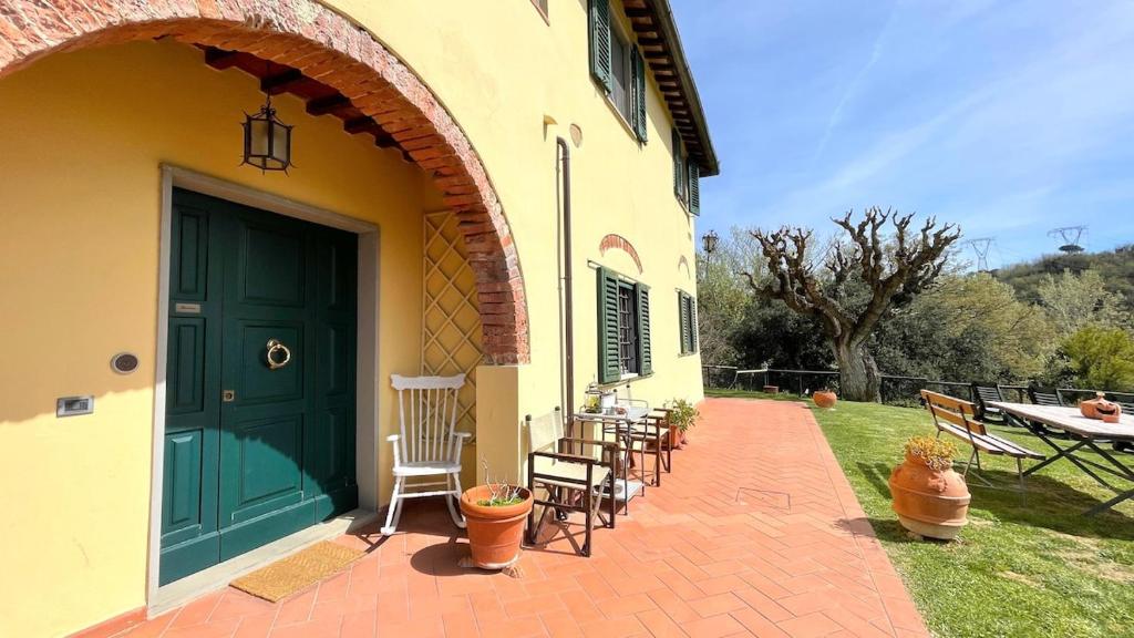 Ogród w obiekcie Brucina - Private holiday apartment with shared pool