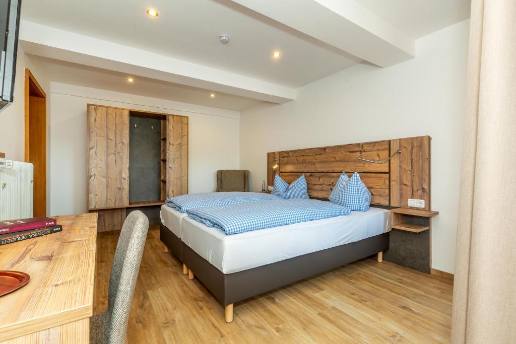 Postel nebo postele na pokoji v ubytování Hotel Zum Forst