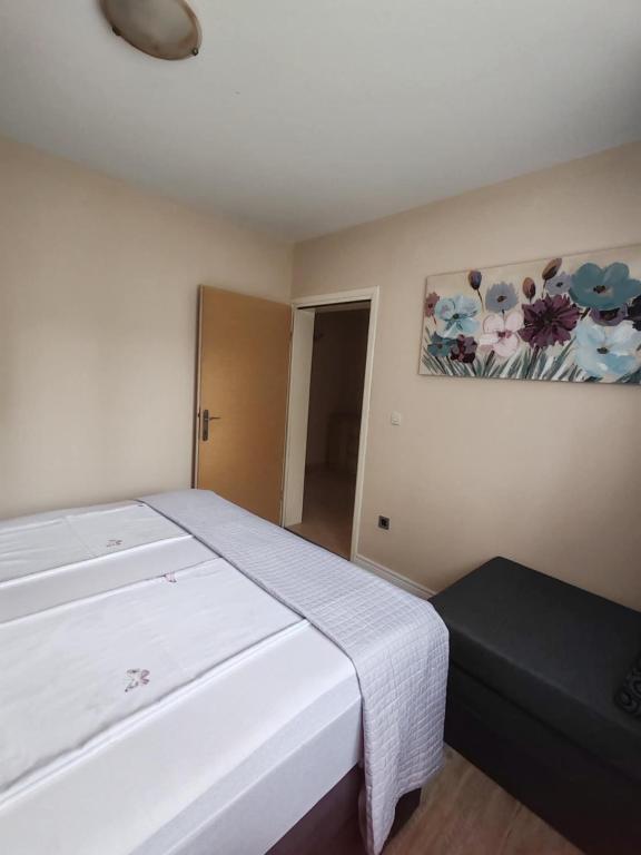 Łóżko lub łóżka w pokoju w obiekcie Apartments Bosana XIV
