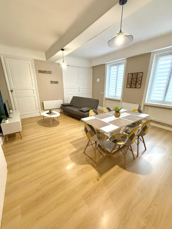 Χώρος καθιστικού στο Le Rétro - Appartement entier 2 chambres confortable et calme - Proche de toutes commodité - Stationnement facile à proximité