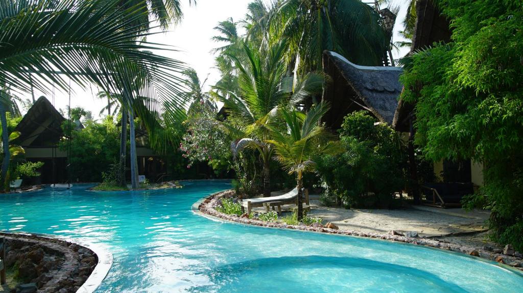 Bazén v ubytování The Nest Tropical Oasis Resort nebo v jeho okolí