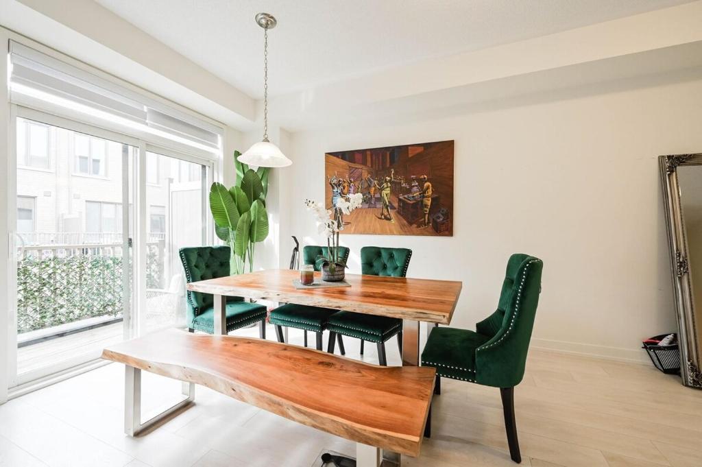 Imagen de la galería de Spacious Executive Townhome, en Oakville