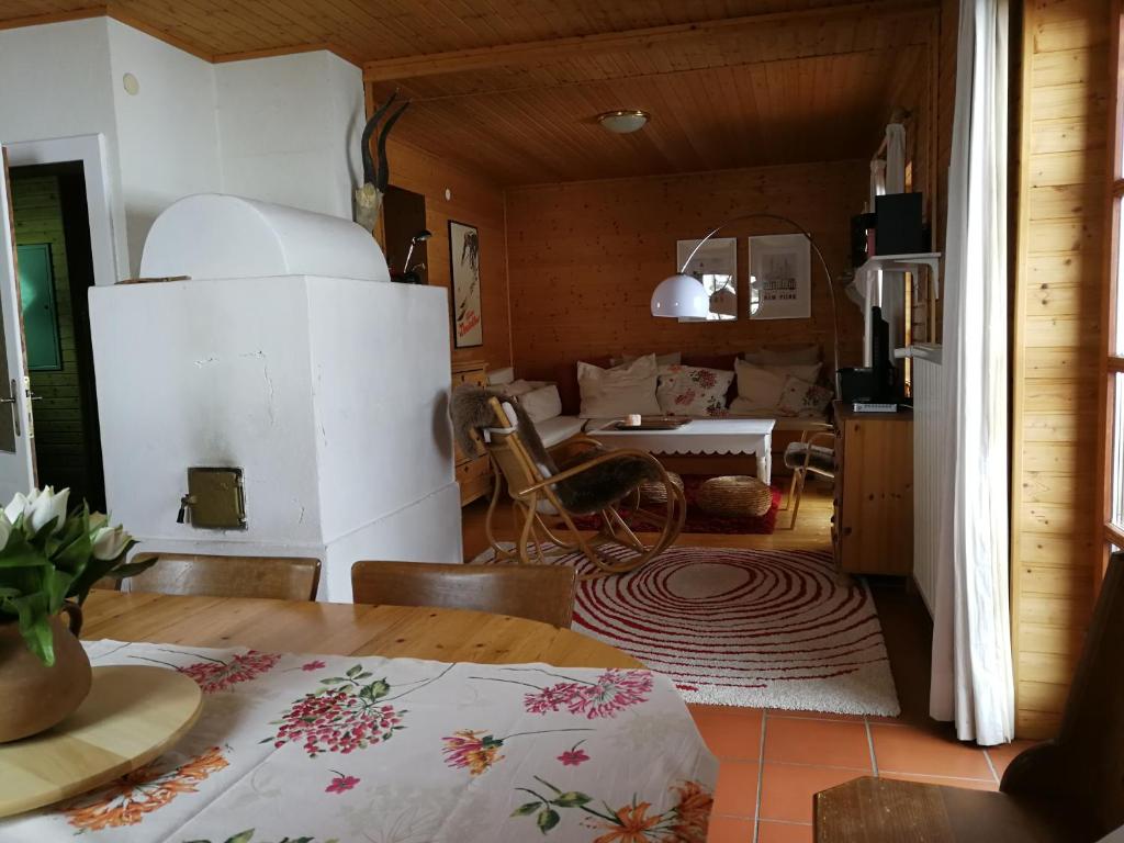 Posezení v ubytování Chalet Dreibubenhaus.