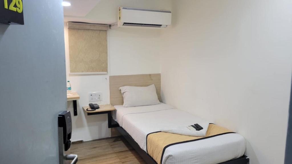 Postel nebo postele na pokoji v ubytování Grace Residency Chennai Airport