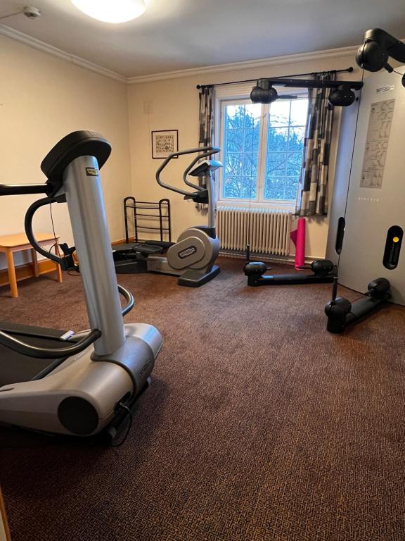 Fitness centrum a/nebo fitness zařízení v ubytování Øvre Sem Gård
