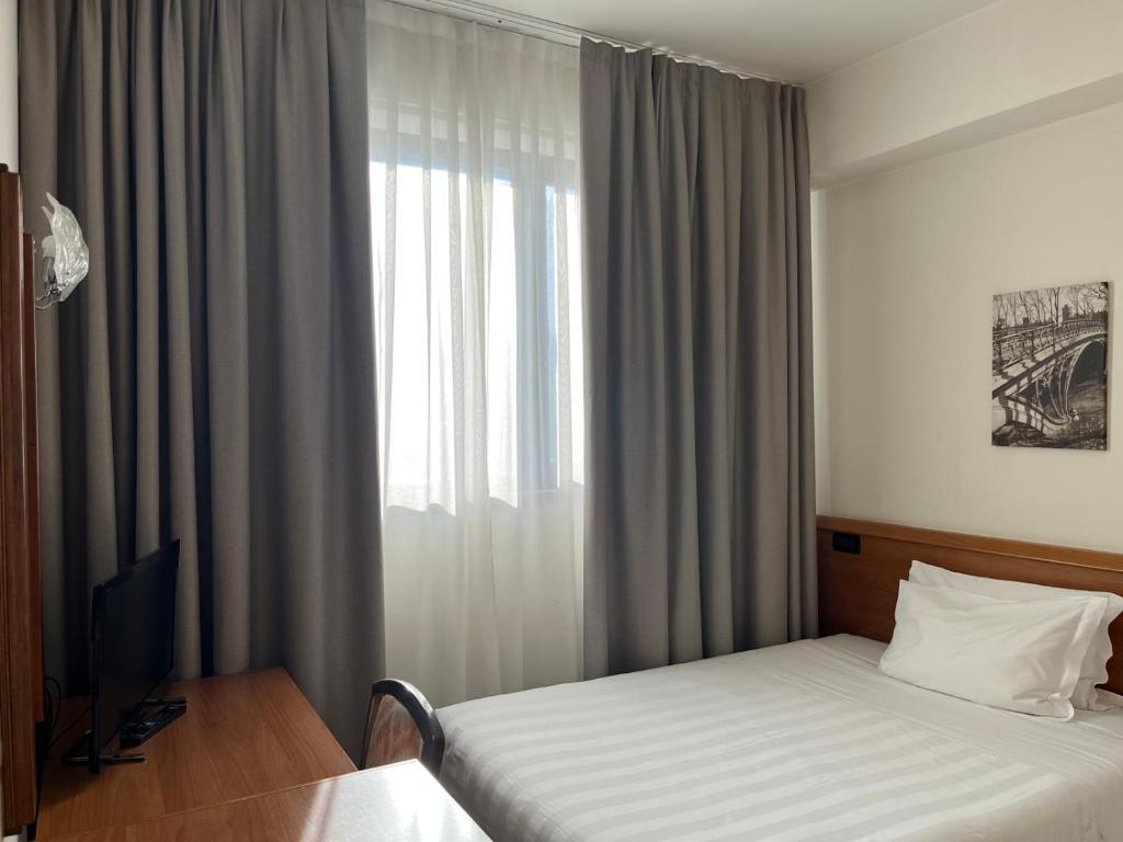 Łóżko lub łóżka w pokoju w obiekcie Hotel Napoleon