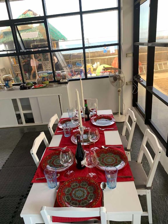 Restaurace v ubytování RLJ Beach House