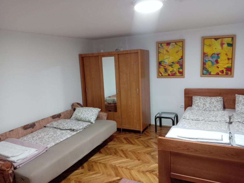 Postel nebo postele na pokoji v ubytování Stan na dan Kamenički park