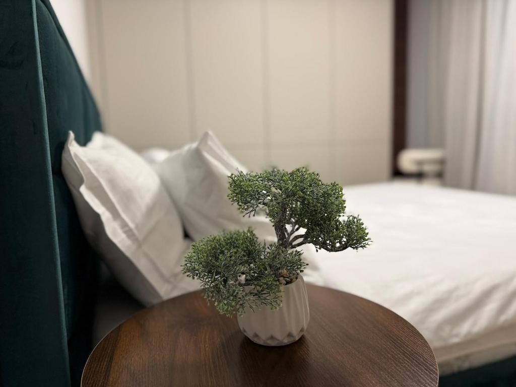 Giường trong phòng chung tại Luxury Apartment with Free Private Parking
