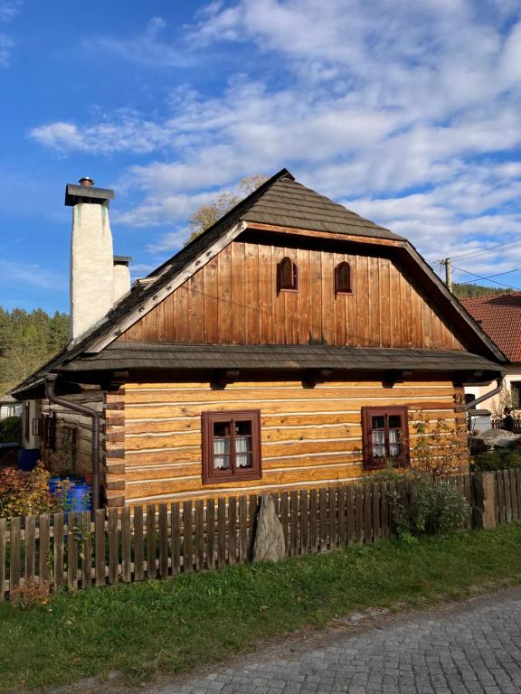 Budova, kde se vila nachází