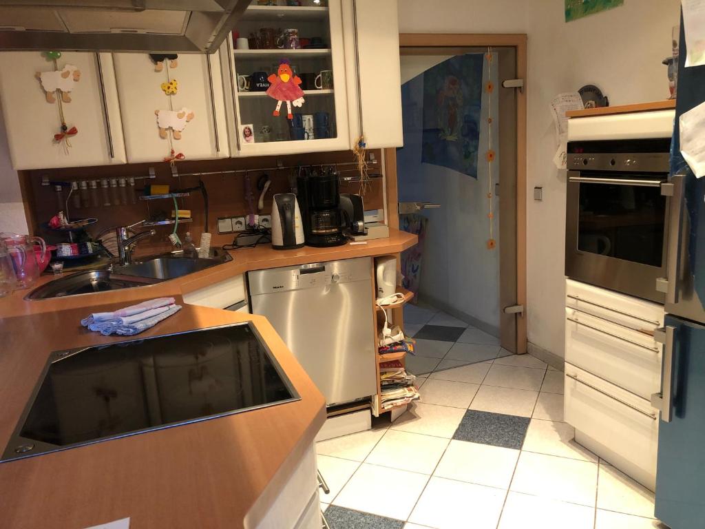 Familien-Zimmer mit Bad und Garten in Privathaus hell, gemütlich, ruhig, eigenes großes Badezimmer - Habitación Familiar