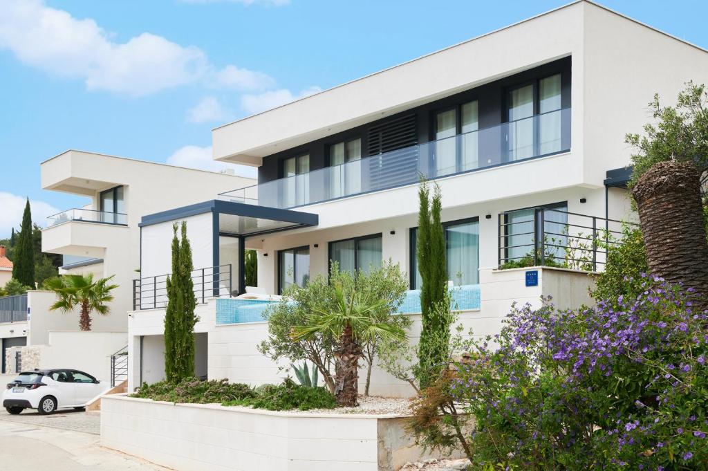 White Palm Villa