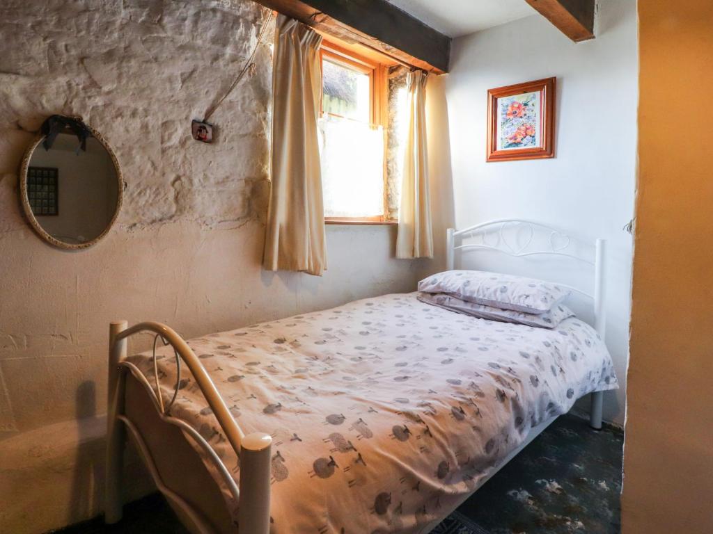Postel nebo postele na pokoji v ubytování Moldy Warp Barn