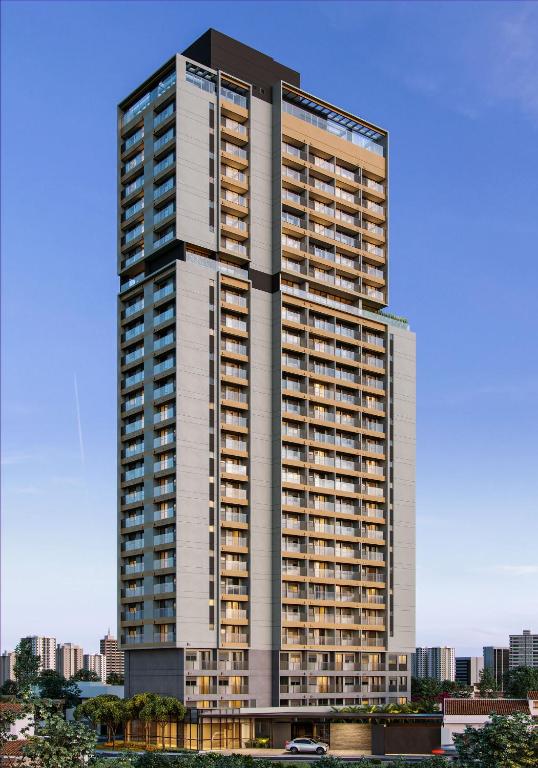 Hotel Studio Prático no Brooklin Próx ao Metro, a tall building with many windows in a city at Studio Prático no Brooklin Próx ao Metro in São Paulo