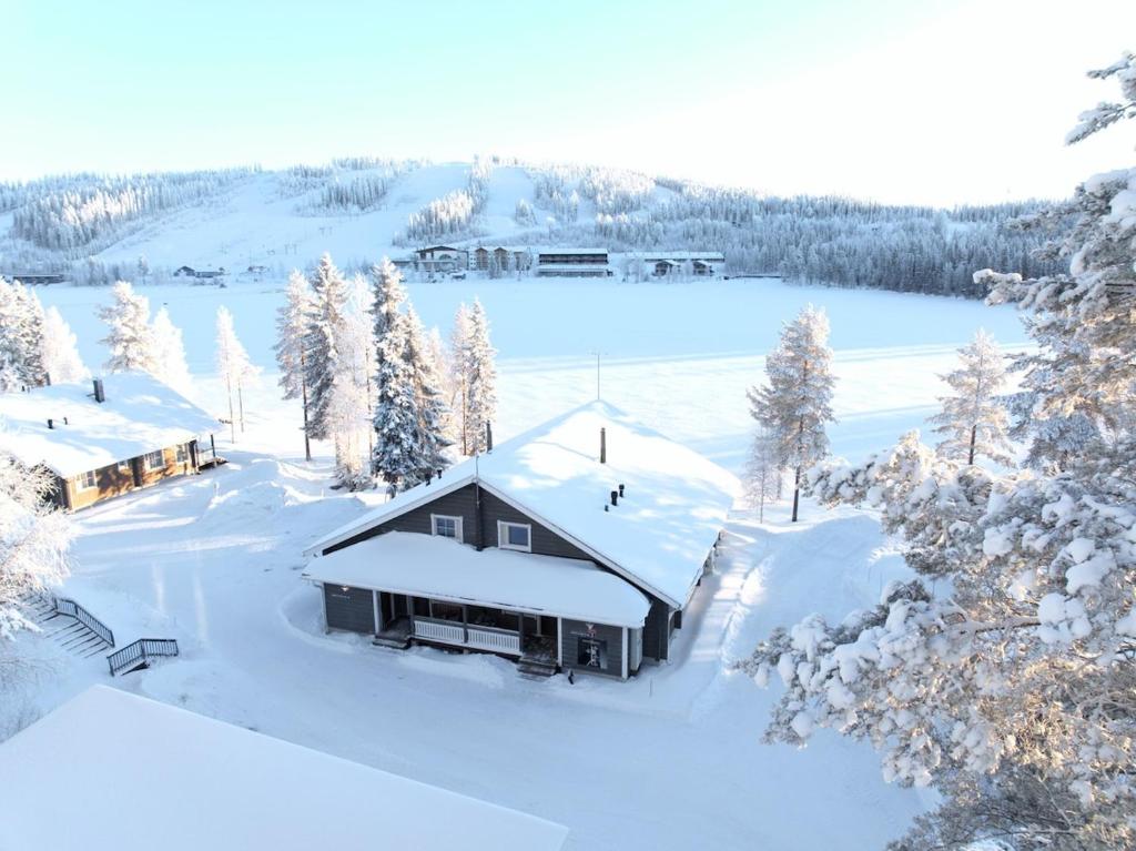 an aerial view of a house covered in snow at Aurinko Saaga 3 in Ukkohalla