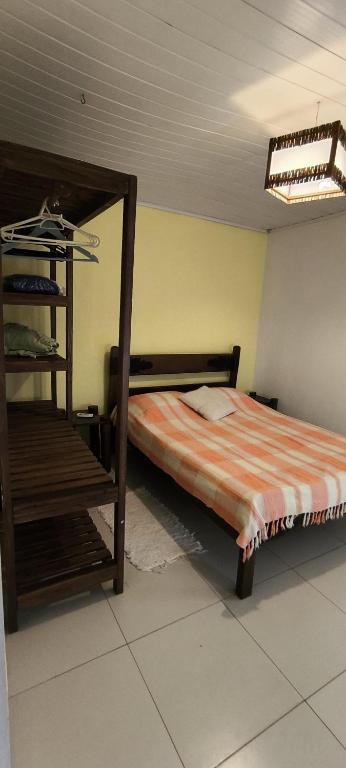 Postel nebo postele na pokoji v ubytování Golfinho Condomínio