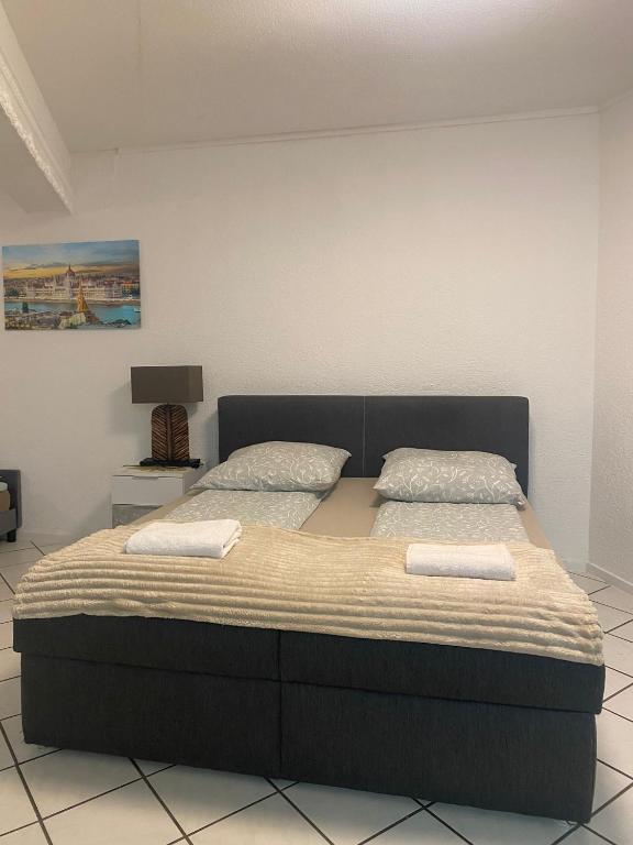 Postel nebo postele na pokoji v ubytování Ferienwohnung-Haus Saarbrücken