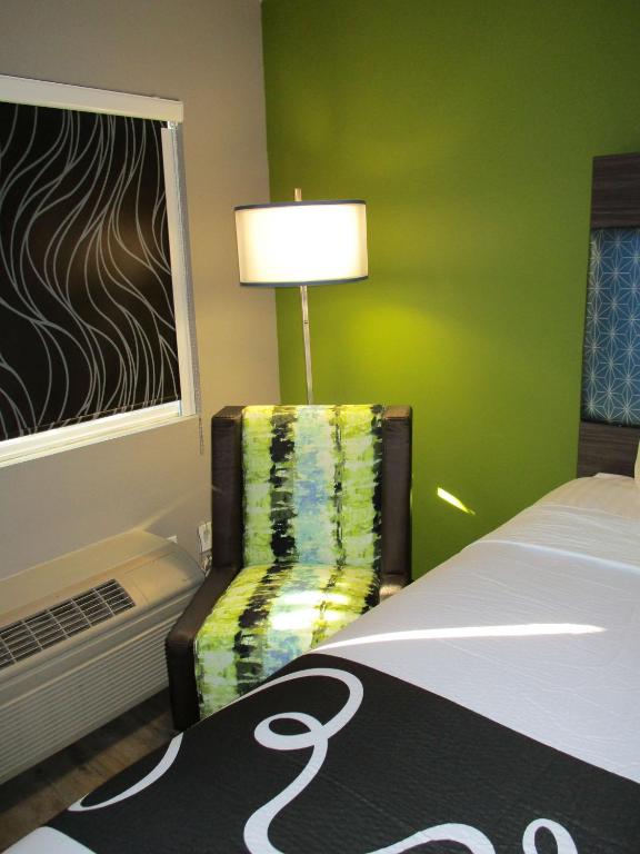SureStay Plus Hotel by Best Western Point Richmond photo