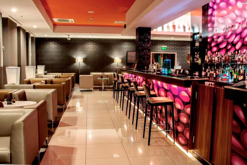 Lounge alebo bar v ubytovaní ETO Park Hotel Business & Stadium