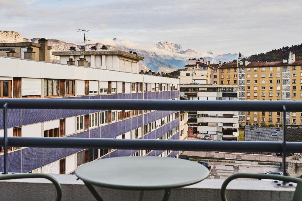 Nespecifikovaný výhled na hory nebo výhled na hory při pohledu z hotelu