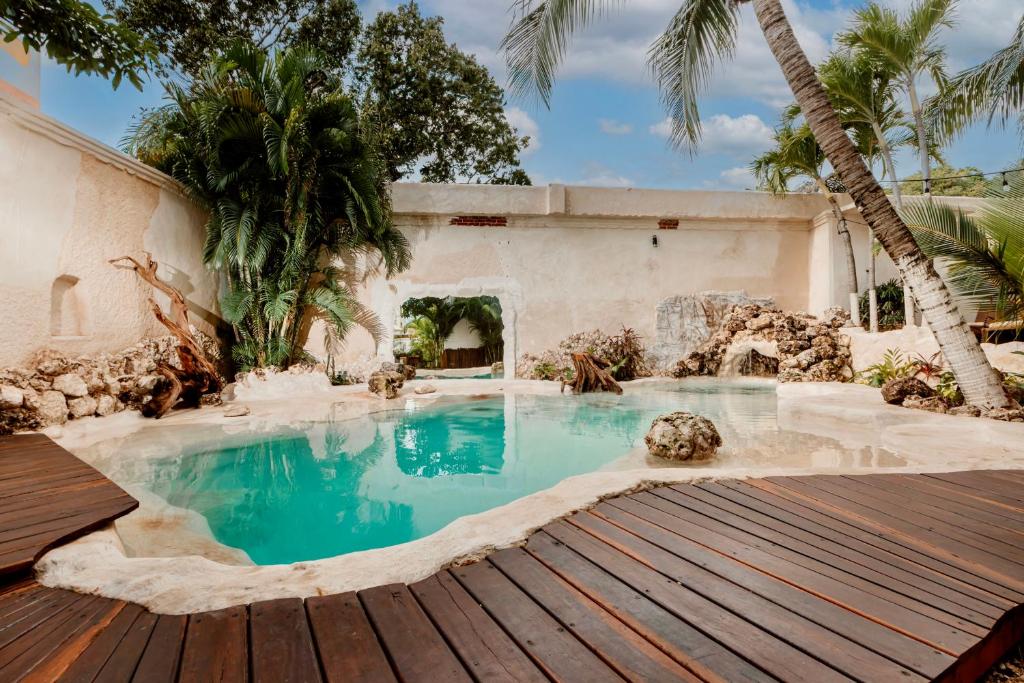 A piscina localizada em Enigmatic Hotel Experience ou nos arredores