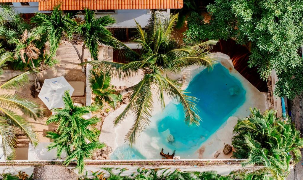 A piscina localizada em Enigmatic Hotel Experience ou nos arredores