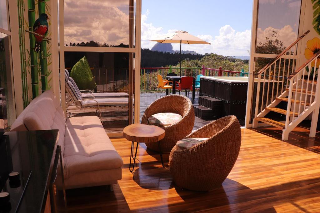 Posezení v ubytování EL NiDO HOTEL GUATAPE