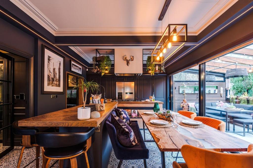 Χώρος καθιστικού στο Unique Home in Northenden Urban Oasis sleeps 8