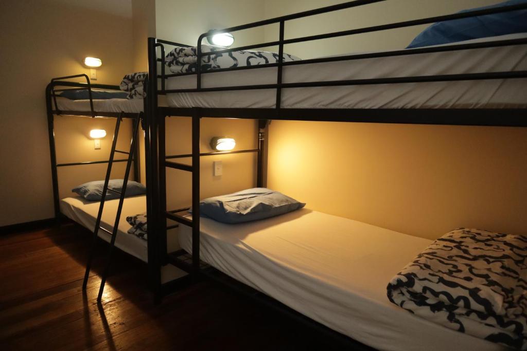 Postel nebo postele na pokoji v ubytování Melbourne City Backpackers
