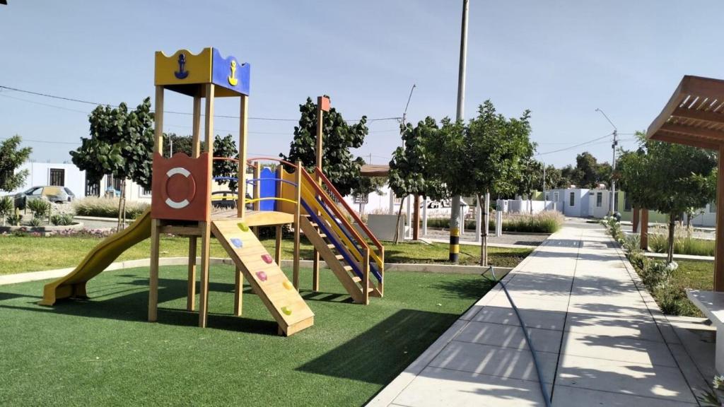 Legeområdet for børn på Alojamiento Casa en Ica