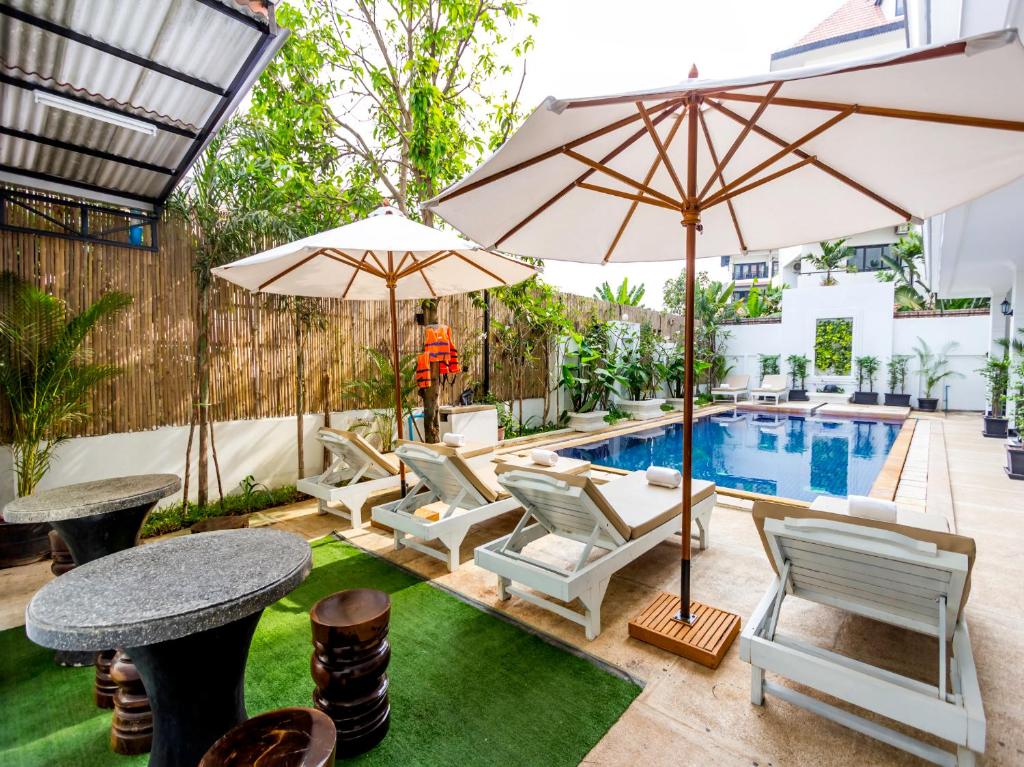 Bazén v ubytování Rithy Rine Angkor Residence nebo v jeho okolí