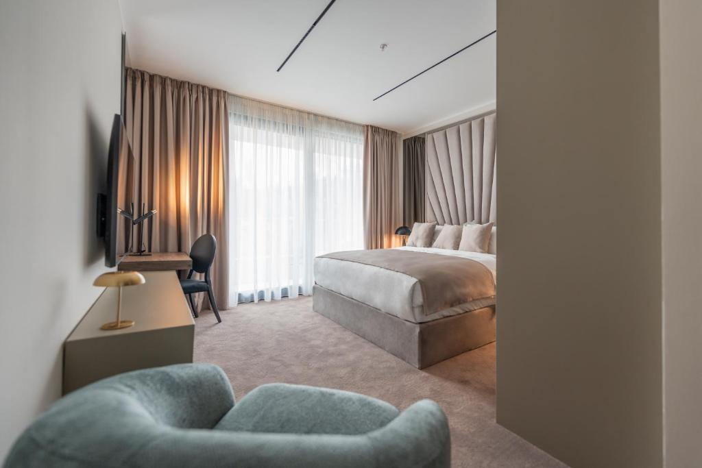 Postel nebo postele na pokoji v ubytování New Belgrade Premium Hotel