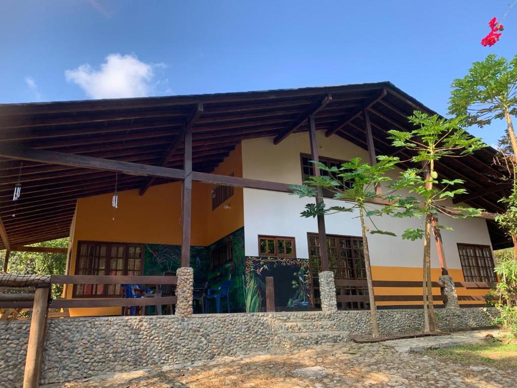 Bangunan di mana terletaknya rumah tamu ini