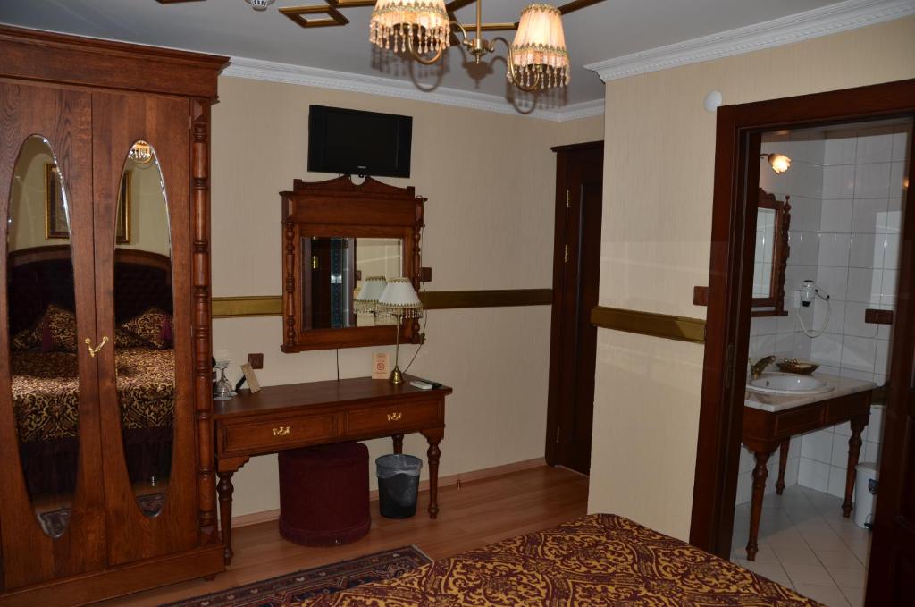 TV a/nebo společenská místnost v ubytování Aruna Boutique Hotel