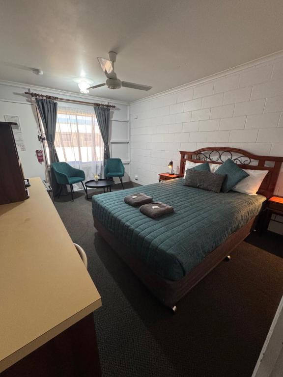 Postel nebo postele na pokoji v ubytování Warrego Motel