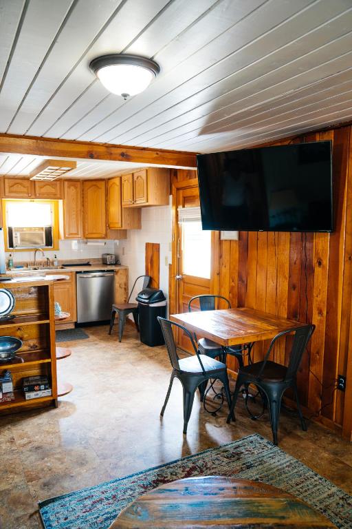 Lodge at Poncha Springs - Two-Bedroom Deluxe Apartment With Garden View