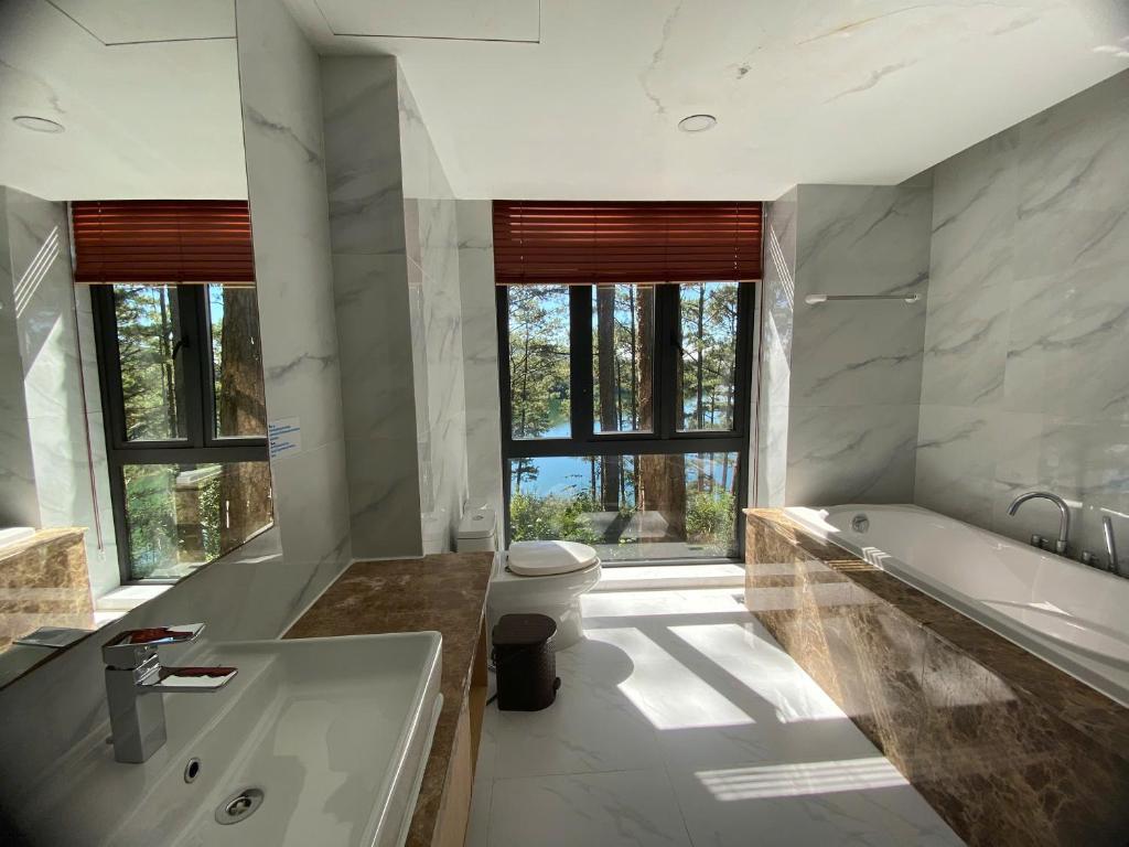 Ein Badezimmer in der Unterkunft Lan Anh Villas Resort