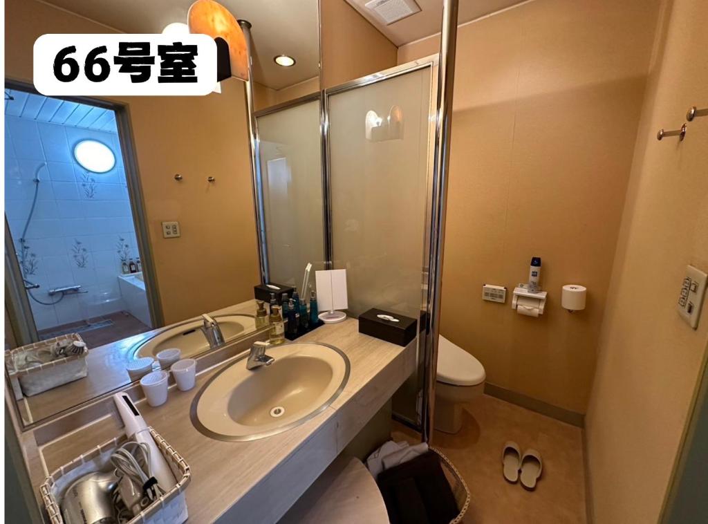 Koupelna v ubytování 大人専用ホテルイエスタディ