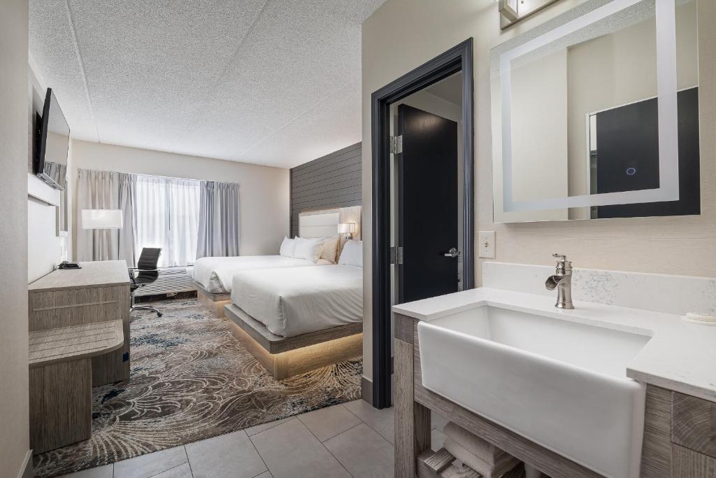 Oakfield Hotel & Suites Rochester, an Ascend Collection Hotel photo