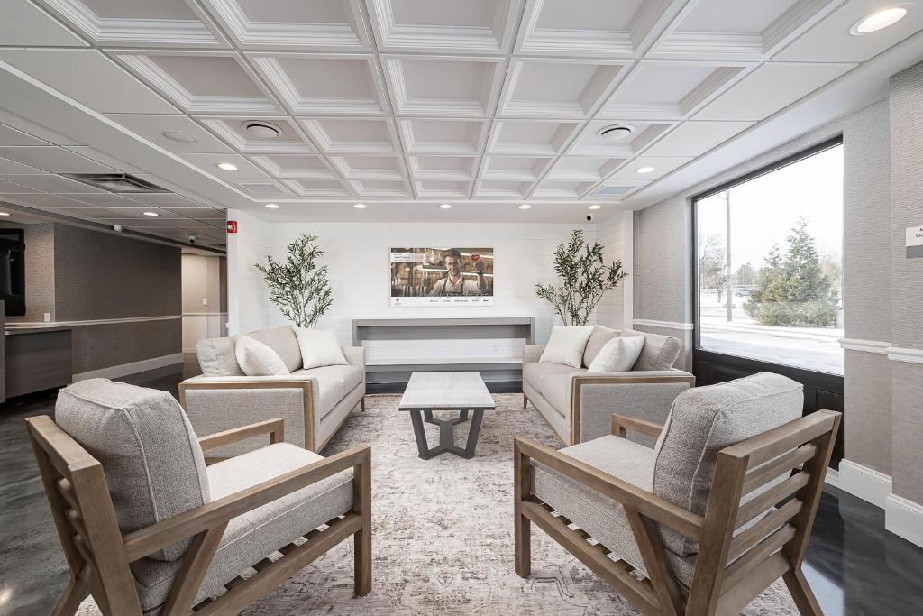 Oakfield Hotel & Suites Rochester, an Ascend Collection Hotel photo
