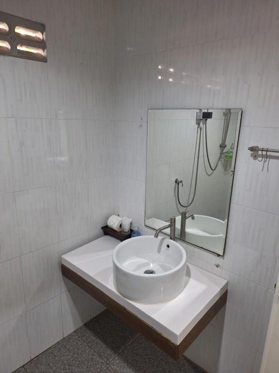 Koupelna v ubytování Lalisa Hotel Aonang