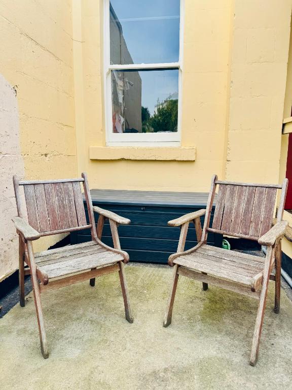 The Italian Warehousemen - Resim 9