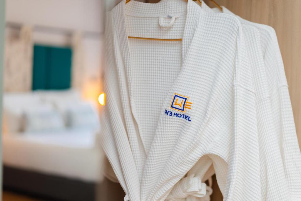 Postel nebo postele na pokoji v ubytování W3 Hotel