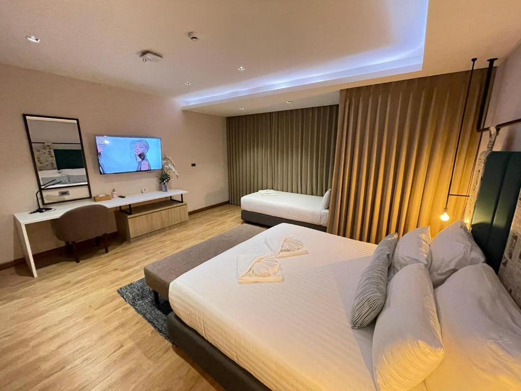 Postel nebo postele na pokoji v ubytování W3 Hotel
