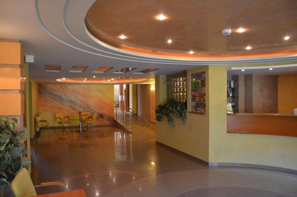 a lobby with chairs and a painting on the wall at Obiekt Tatar - Usługi Hotelarskie in Rawa Mazowiecka