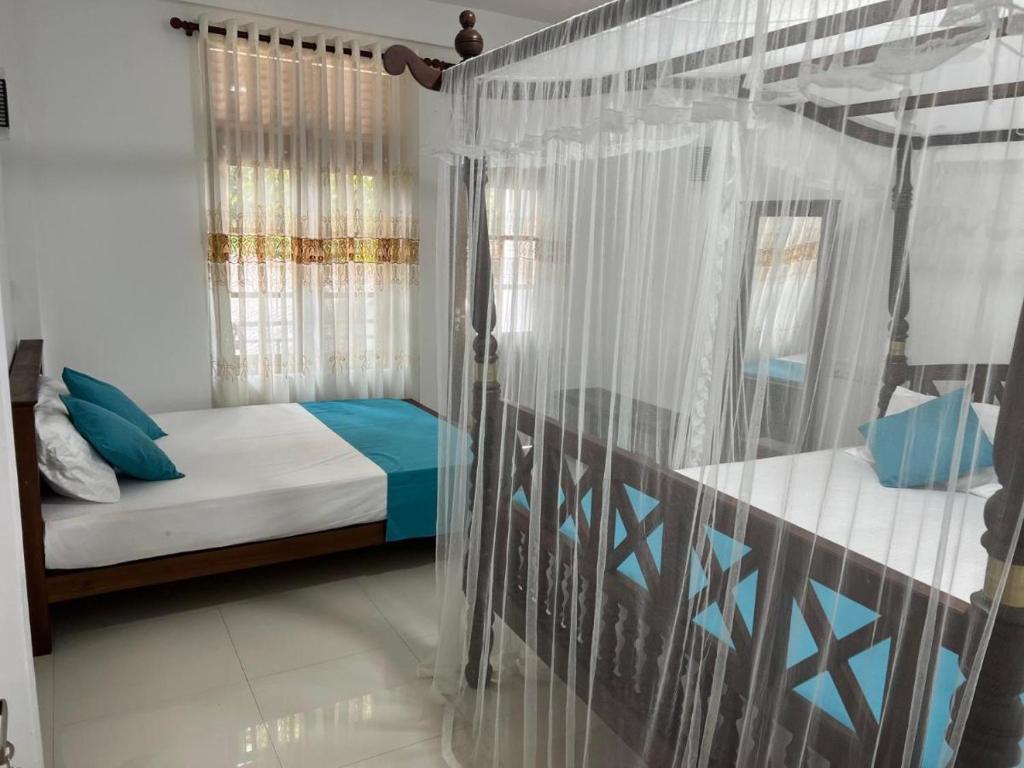 Postel nebo postele na pokoji v ubytování Azure Resort Mirissa