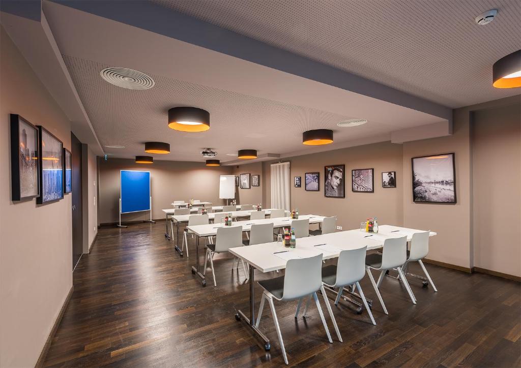 Um restaurante ou outro lugar para comer em The Frankfurt