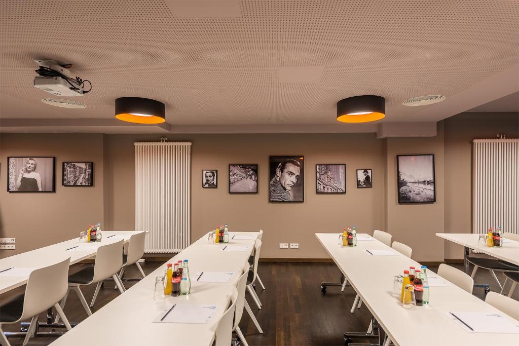 Um restaurante ou outro lugar para comer em The Frankfurt