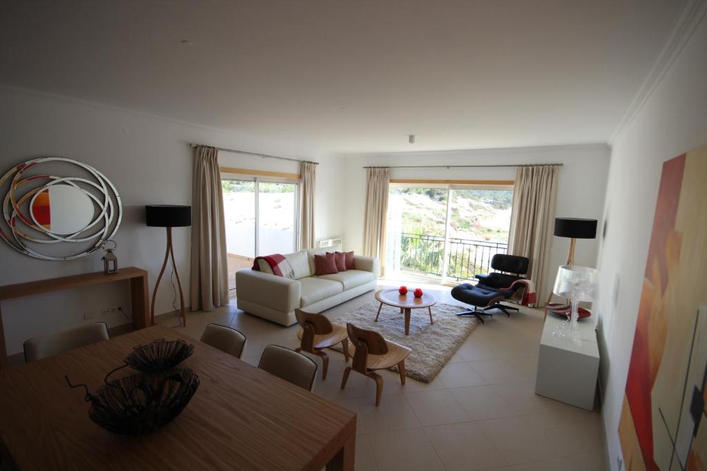 a living room with a couch and a table at Josefa D’Óbidos Apartment in Casal da Lagoa Seca