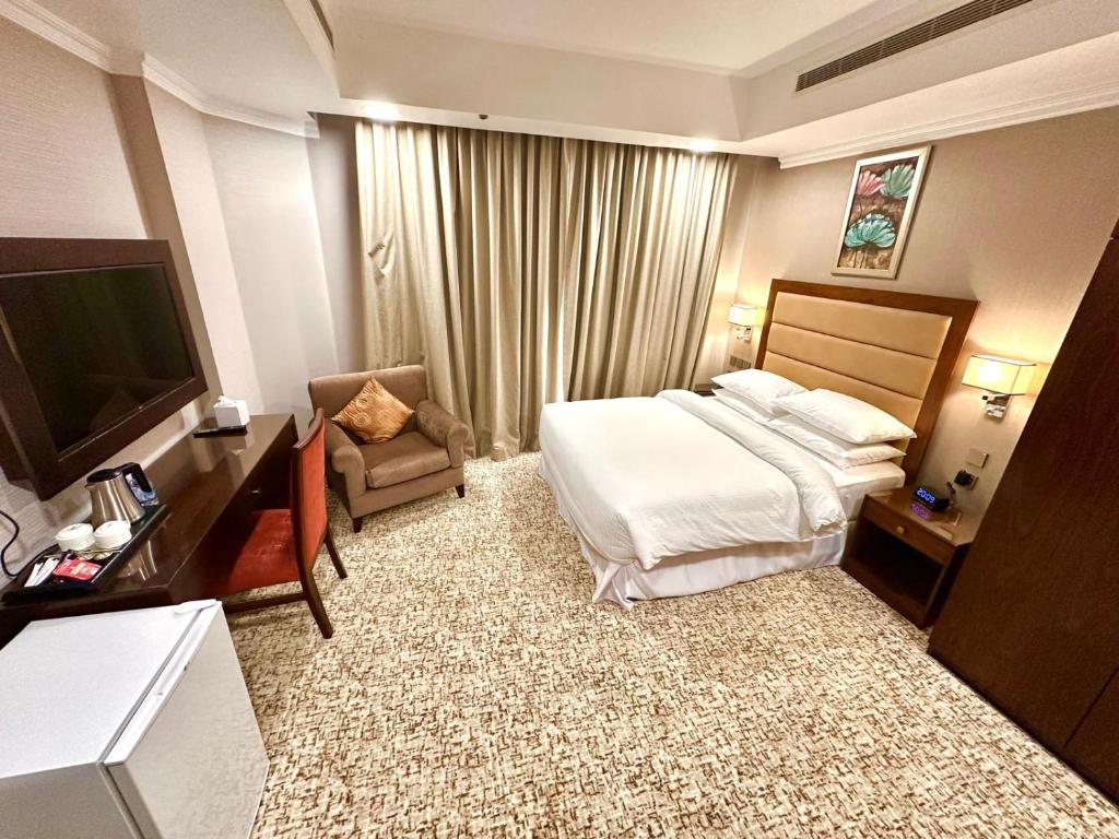 Postel nebo postele na pokoji v ubytování Grand Legacy Hotel Doha